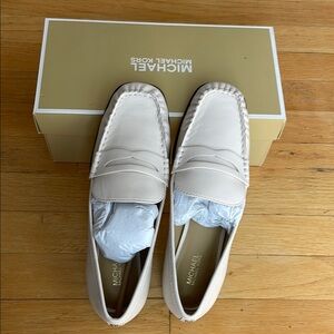 Michael Kors Cream Loafers Slip-On Elegance